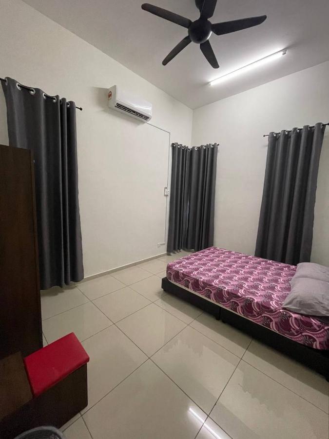 Bungalow Homestay Jasin Perdana Екстер'єр фото