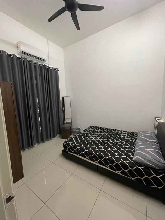 Bungalow Homestay Jasin Perdana Екстер'єр фото