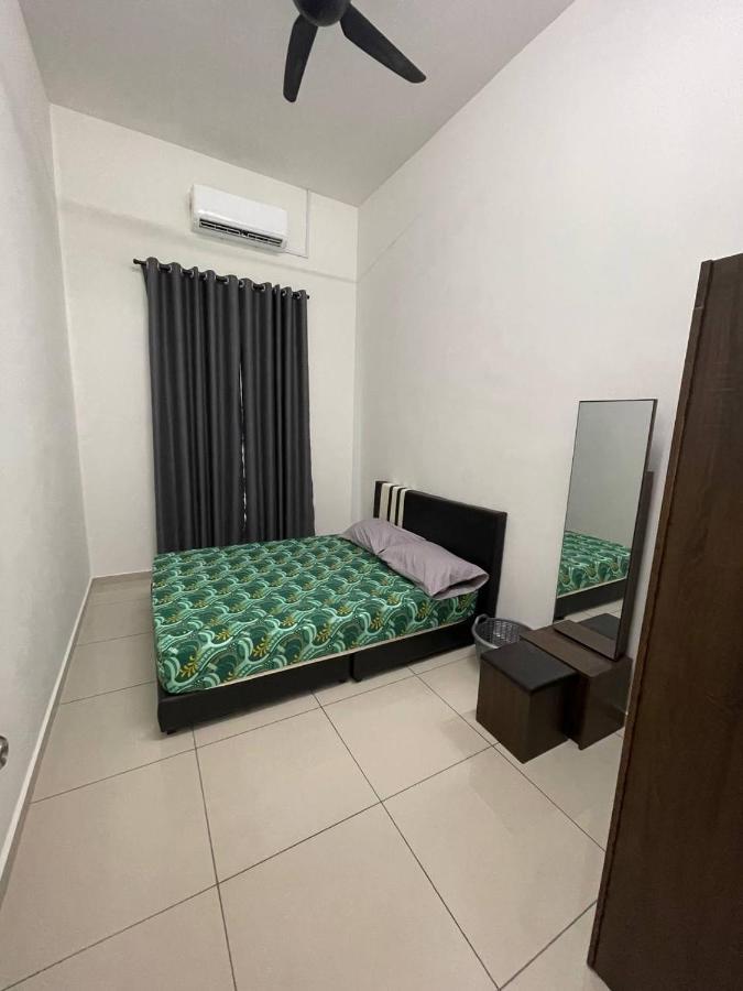 Bungalow Homestay Jasin Perdana Екстер'єр фото
