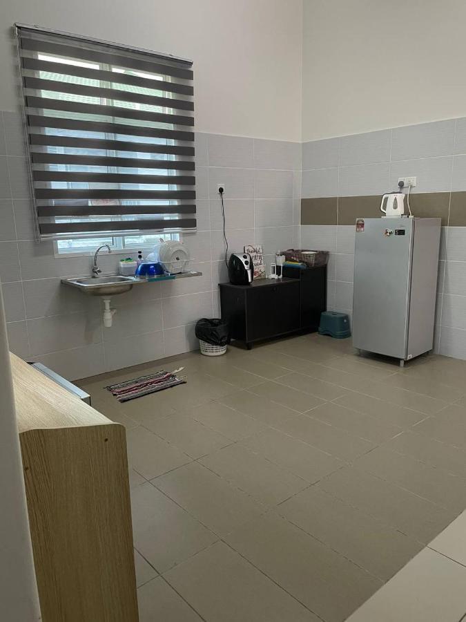 Bungalow Homestay Jasin Perdana Екстер'єр фото